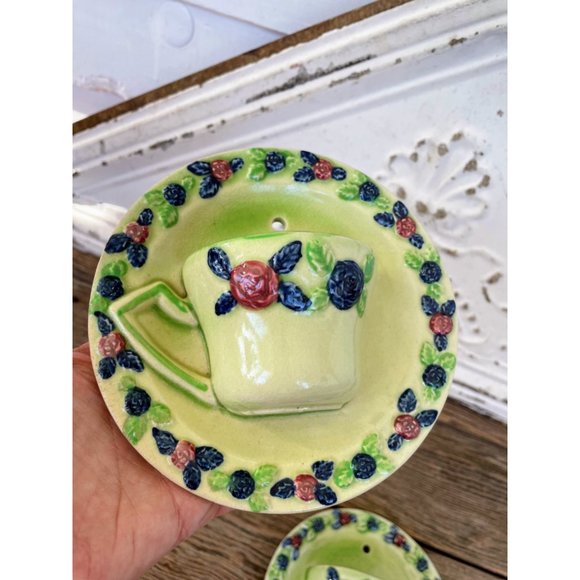 Vintage 1940s Pair Green Teacup Wall Pocket Vases Floral - Picture 7 of 12